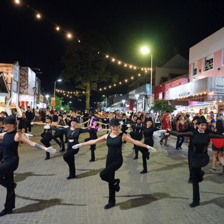 La Danza Jazz Brilla en Villa Gesell: El Taller de Walter Garc&iacute;a Cautiva a Residentes y Turistas