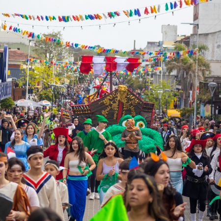 Villa Gesell: Un Calendario de Emociones entre Tradici&oacute;n, Pasi&oacute;n Mundialista e Invierno &Eacute;pico