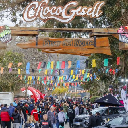 Villa Gesell: Un Calendario de Emociones entre Tradici&oacute;n, Pasi&oacute;n Mundialista e Invierno &Eacute;pico